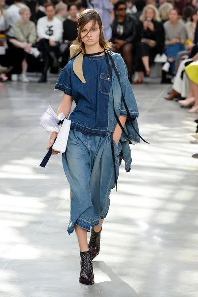 Look 14